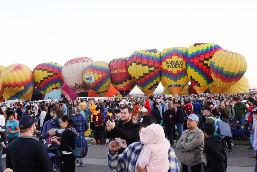 These are the balloons of the booked tours...